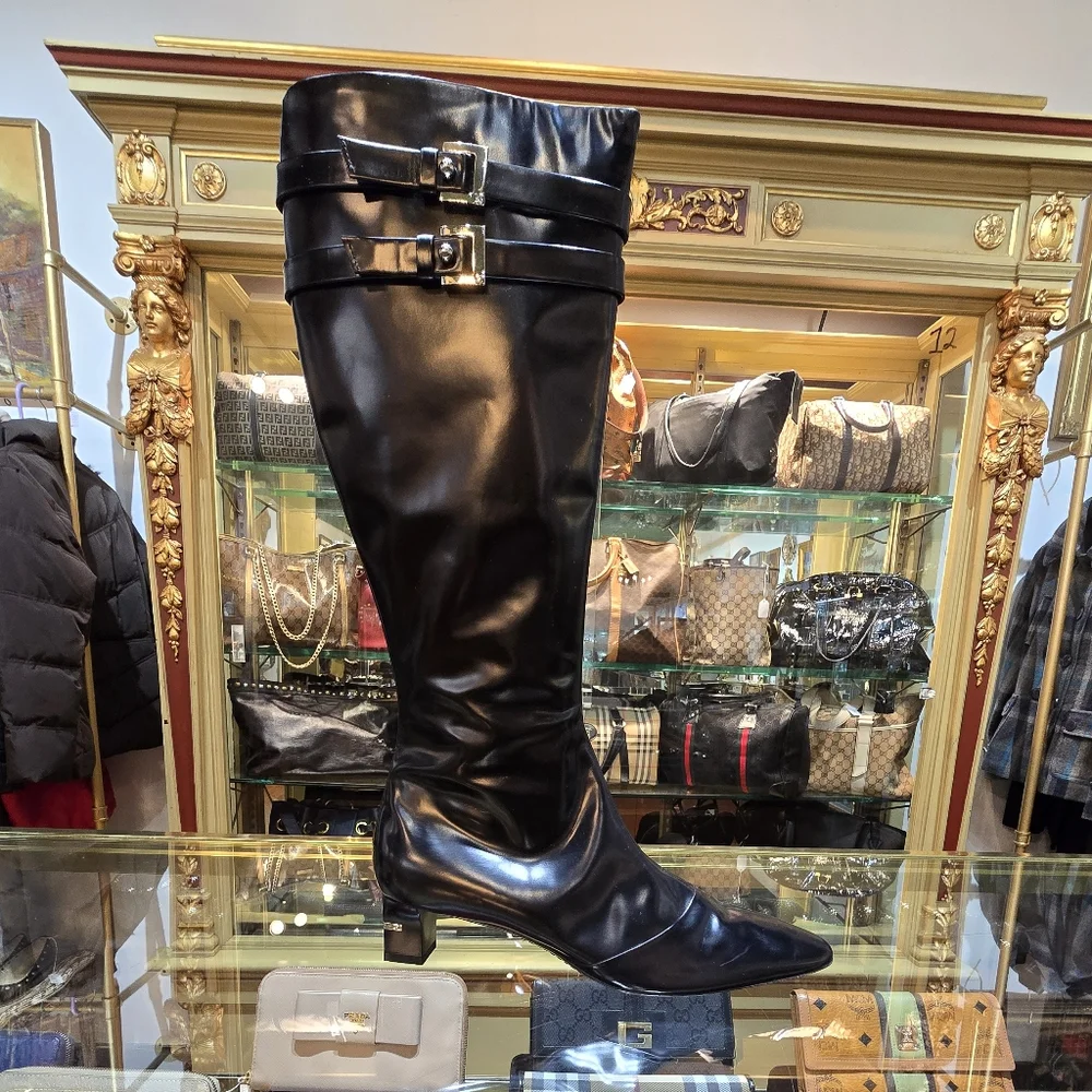 Louis Vuitton Black Patent Knee-High Heeled Boots with Buckle Straps - Picture 4 of 12